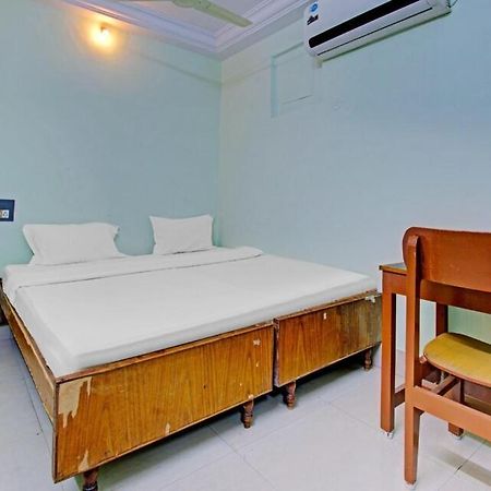 Decent Residency Hotel Kākināda Екстериор снимка
