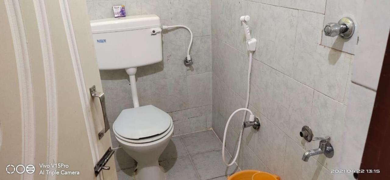 Decent Residency Hotel Kākināda Екстериор снимка