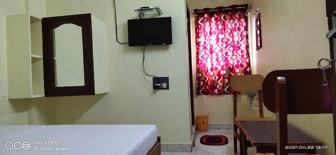 Decent Residency Hotel Kākināda Екстериор снимка